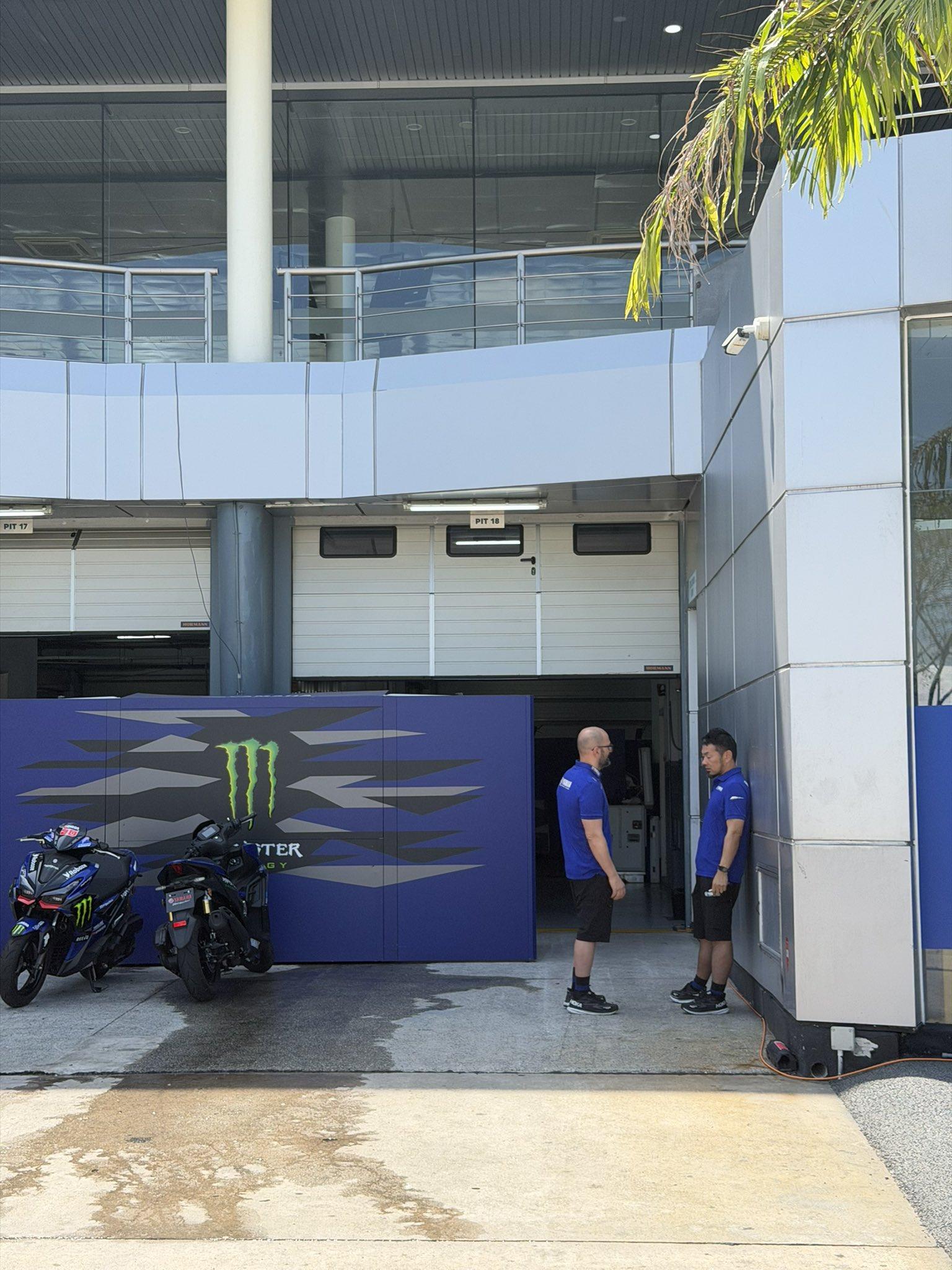 雅马哈暂停在MotoGP雪邦冬测的测试活动由于昨天下午雅马哈发现新款V4发动机的