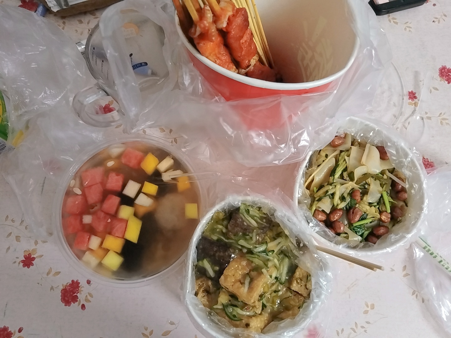 四果汤，臭豆腐，凉皮，烧烤，开造吧！ 