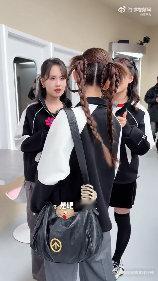 罗予彤[超话]罗予彤舞娘花絮旋转跳跃着来了乘风2025罗予彤《舞娘》的双麻花辫和