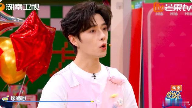 方逸伦答对比答错更荒谬 方逸伦在猜词环节的思路太清奇了！队友们的问题像 “天书”