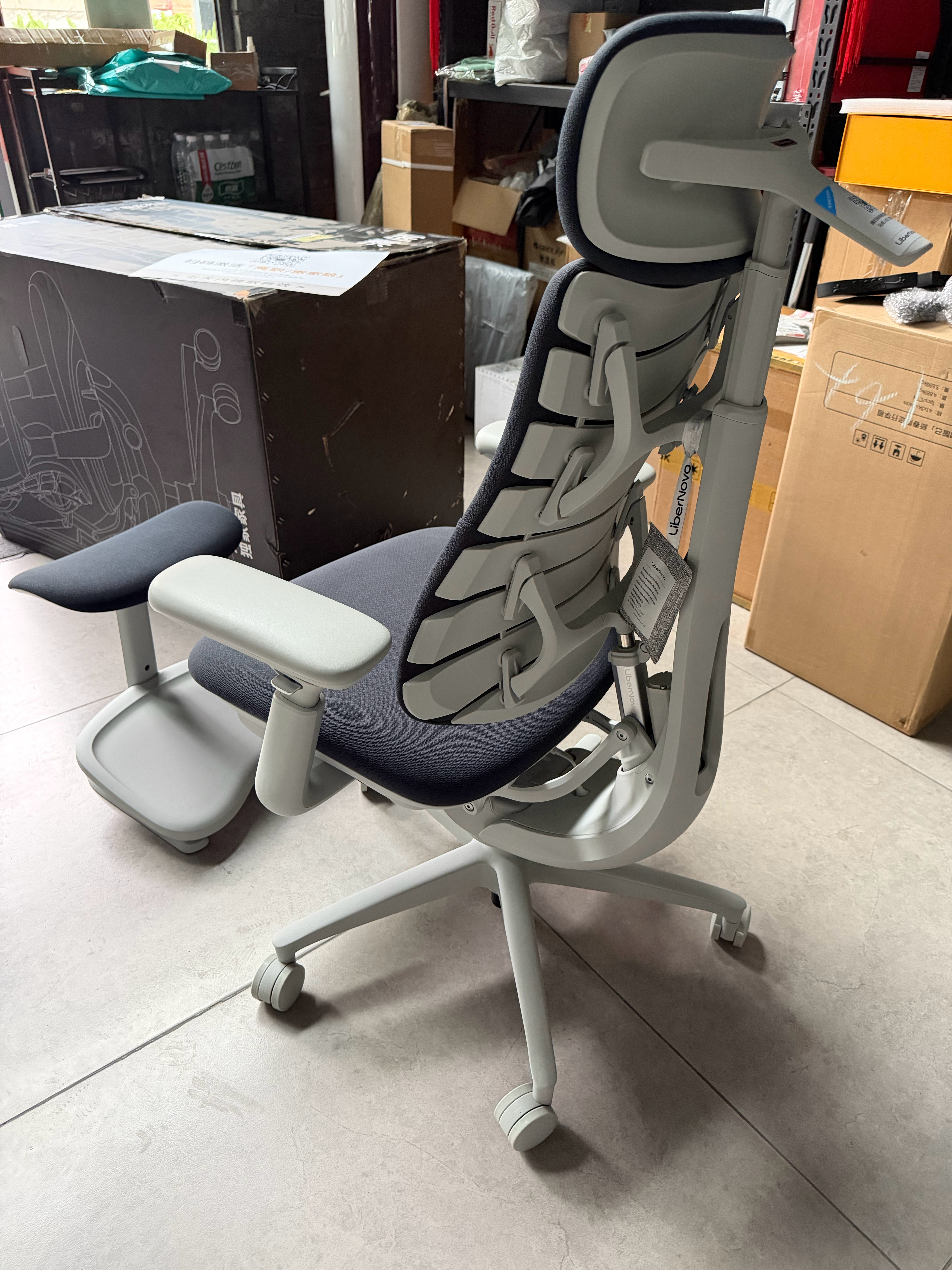 我的清闲办公椅被正式征用了，只能又去买了张新的，最近他们升级了带座椅通风的 Pr