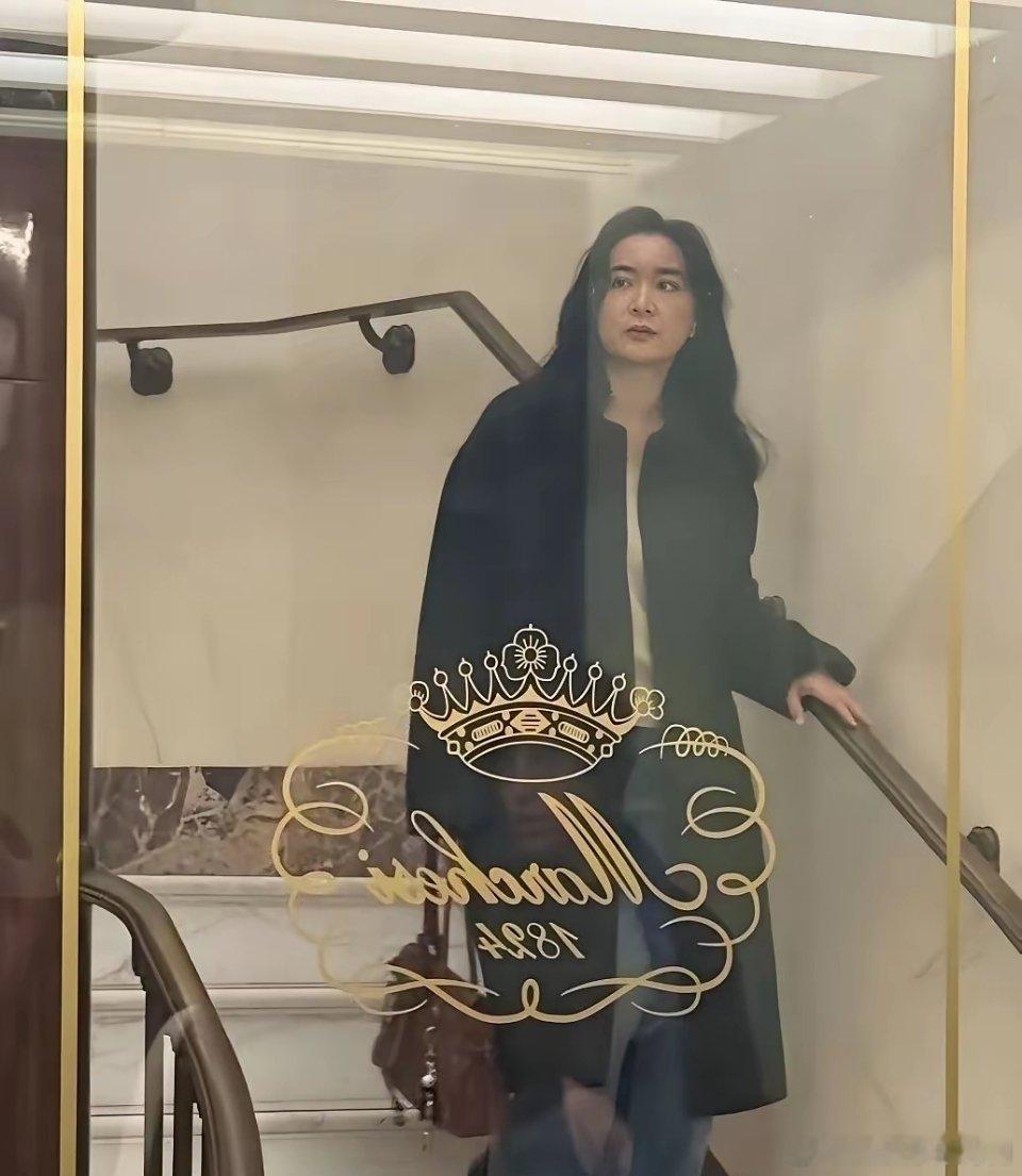 我是真的替贾玲开心不是她挣了太多的钱而是她终于不用迎合大众，能做最真实的她了她现