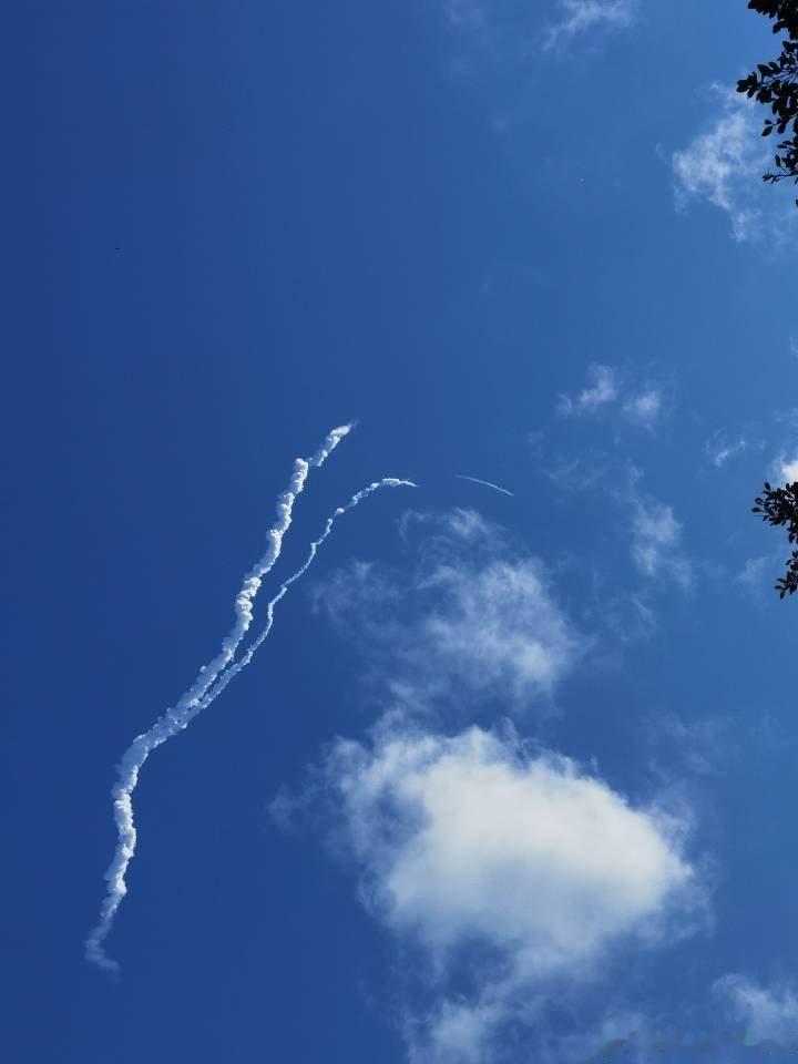 梦舟飞船最大动压逃逸试验 地面拍到的逃逸分离画面 