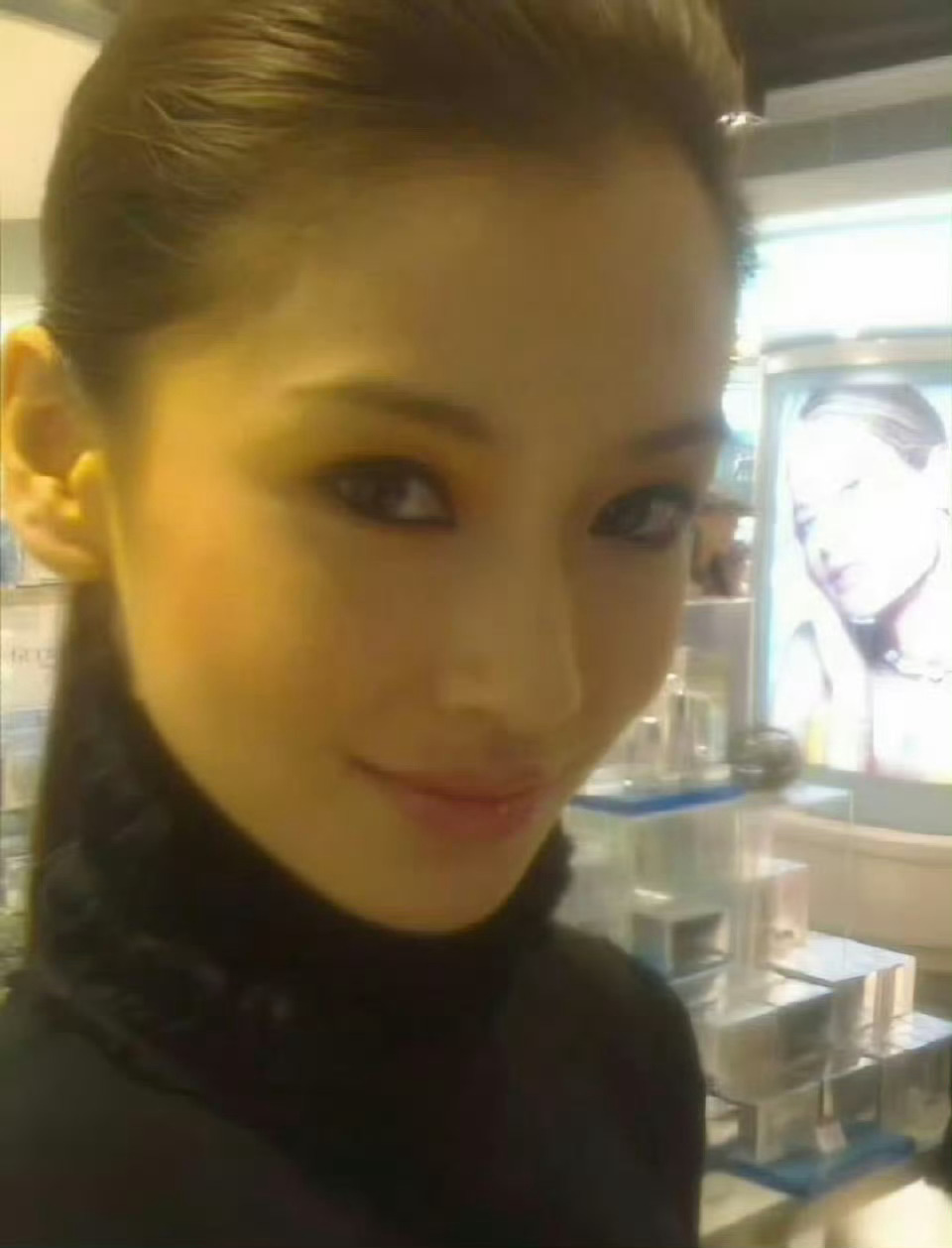 17岁的Angelababy翻到baby十七岁嫩模时期的旧照真的被美到失语！满脸