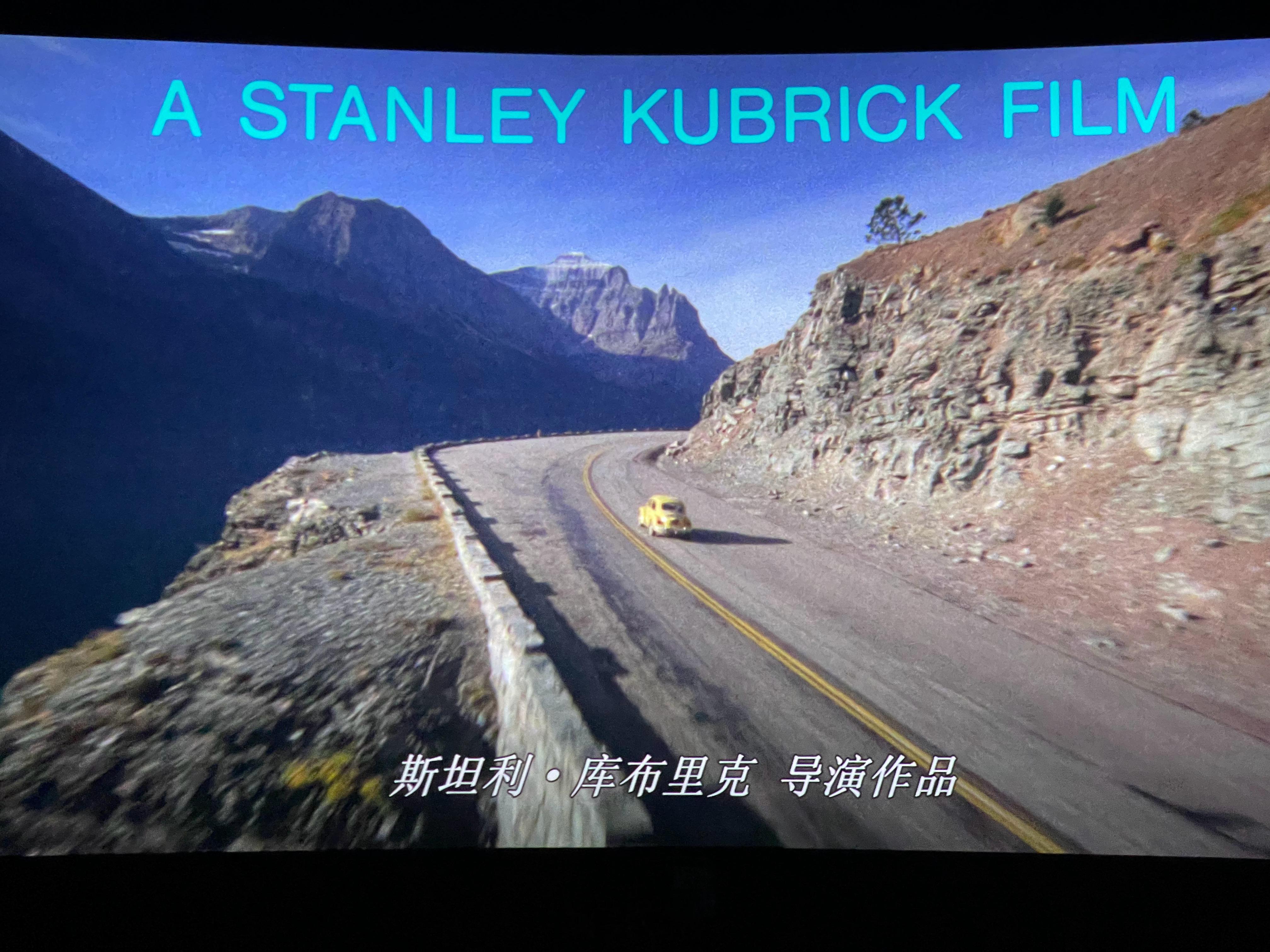 昨天晚上去看了电影《闪灵》，这已是一部46年前的老电影了，还好大彬子看完还是看懂