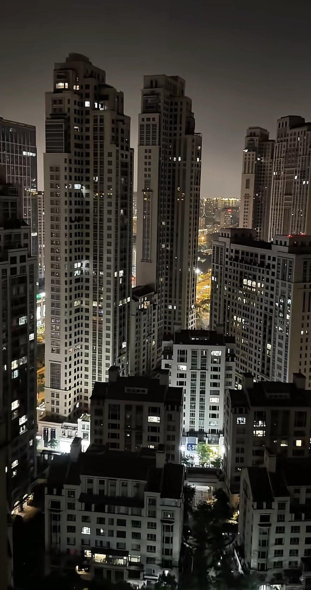 晋江城市一角，白天与黑夜！