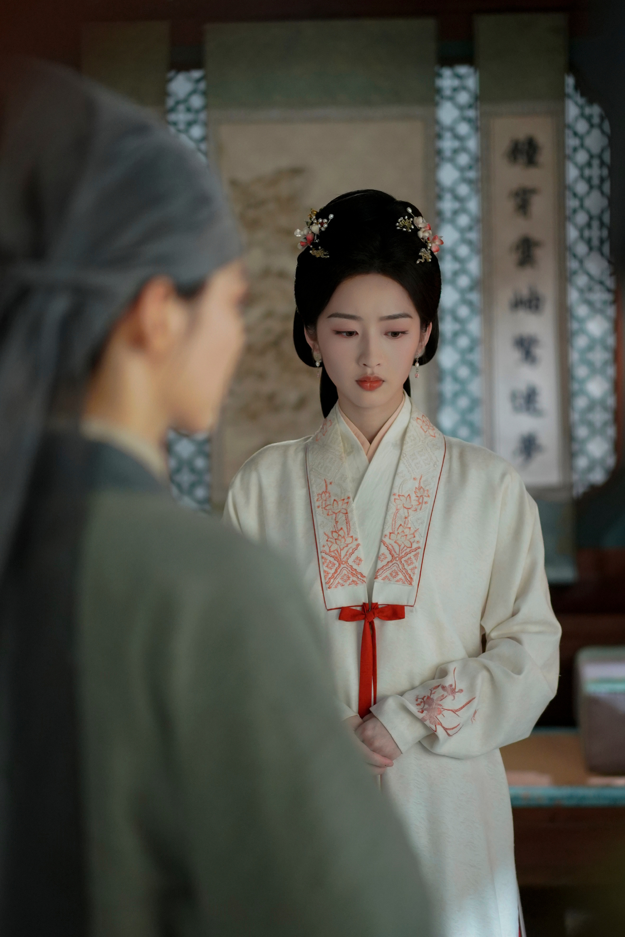 邓恩熙 傅庭芸人设获赞古偶里少见的成长型女主，傅庭芸在逆境中不断沉淀心智，经历磨