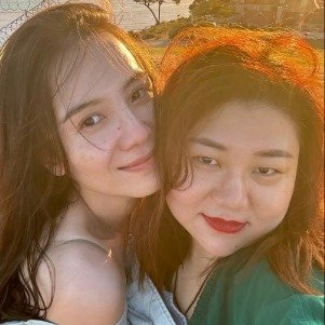宋佳是杨天真带的第1个艺人，宋佳和杨天真是互相信任吧，所以关系很铁 ​​​