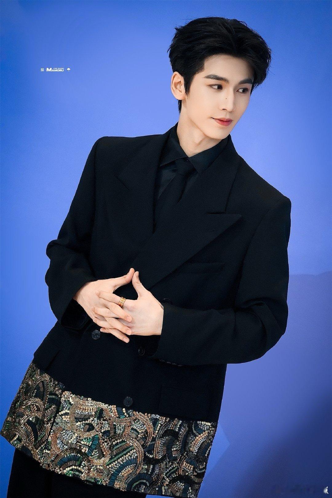 张凌赫年度号召力演员张凌赫获得年度号召力演员恭喜张凌赫荣获年度号召力演员！人气与