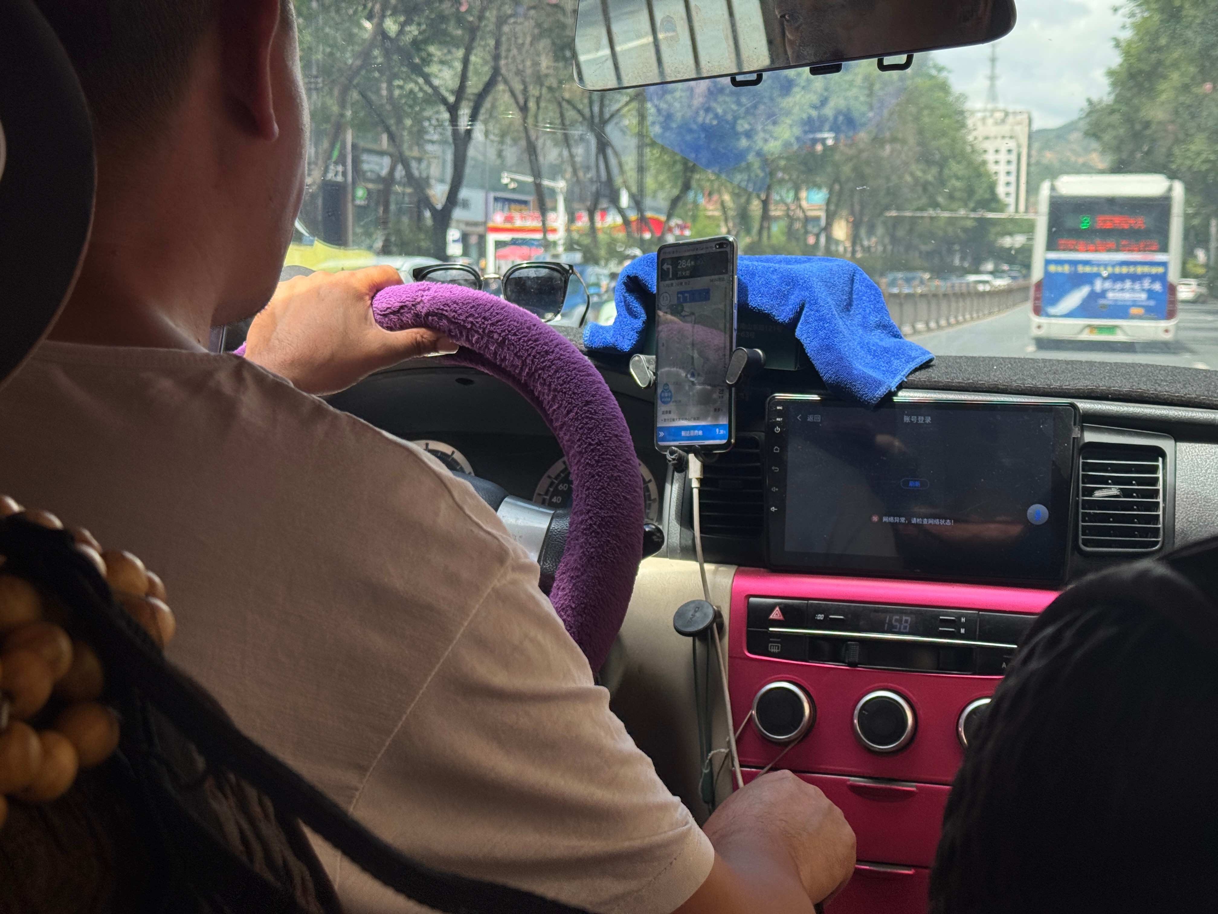 来公主请上车！西宁打个车，好家伙大哥太有感觉了这卡罗拉内饰给改的[二哈]汉堡杨卡