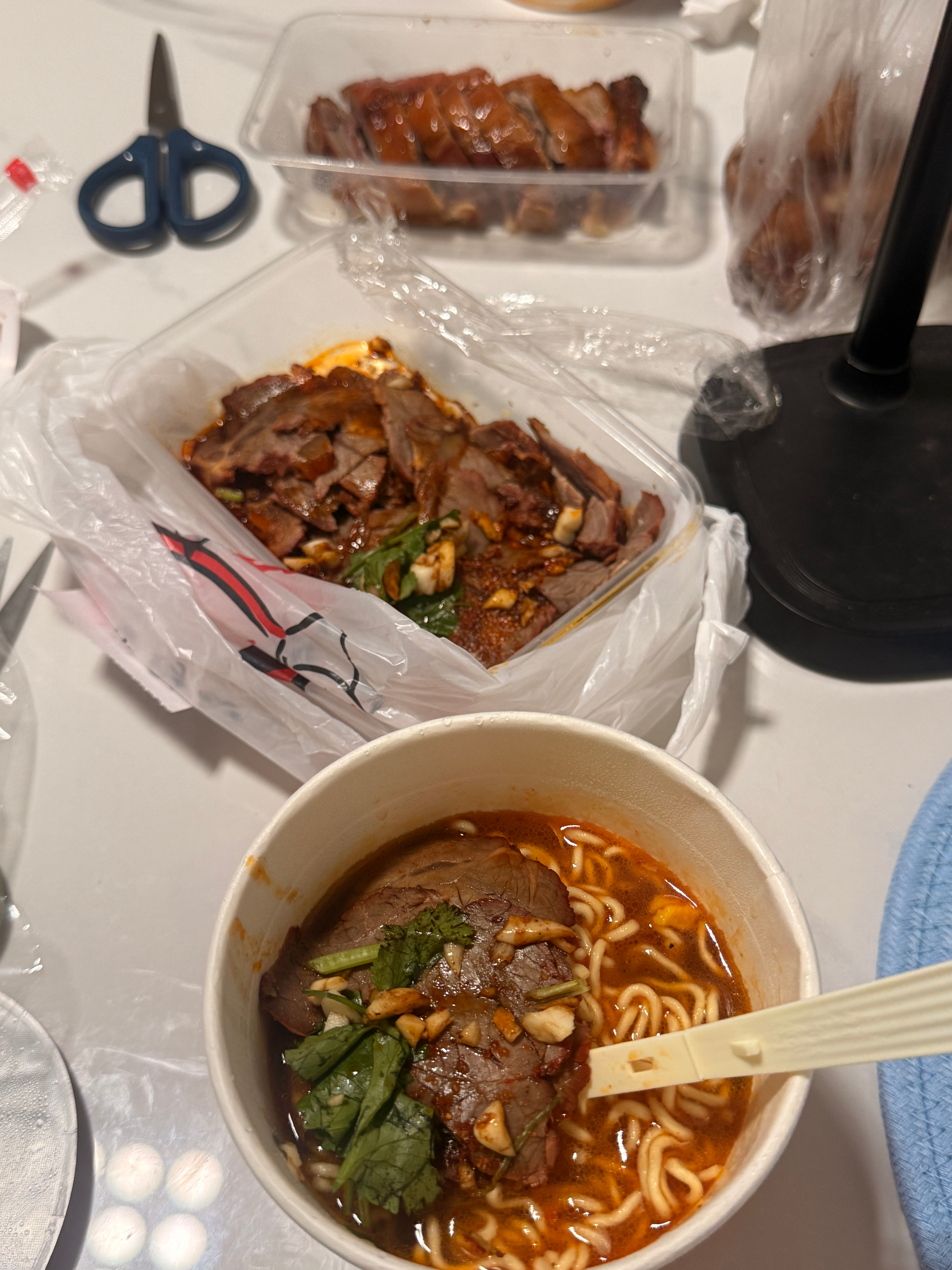这几天完全没有戒糖戒辣戒好吃的，甚至半小时内吃两根冰棍，以至于我现在完全上火，舌