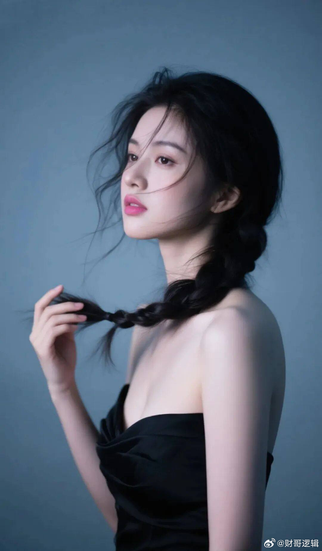 全球恐慌下，今天A股上演深V，指数还是非常硬气的！但个股近4000家待涨，中位数