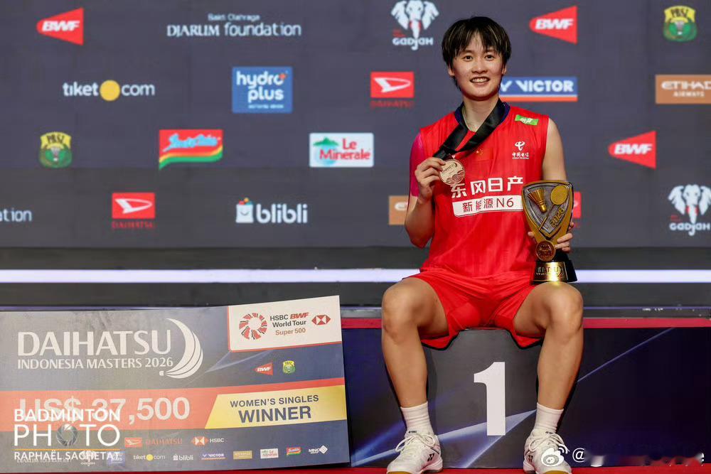 陈雨菲印尼赛夺冠发文夺冠后发博：首先，很久不见。这段时间发生了很多事，未来希望有