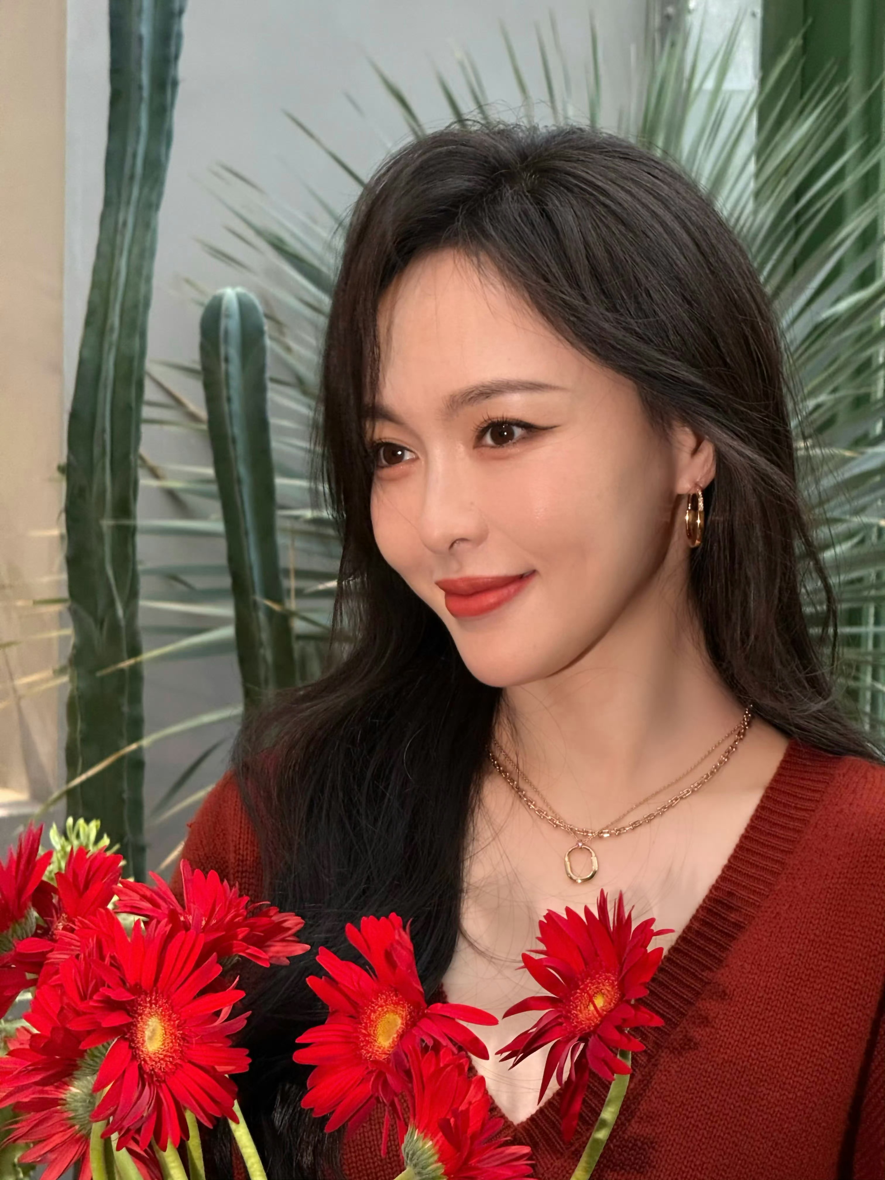 红衣明艳美女唐嫣好撩人呀。[送花花] ​​​