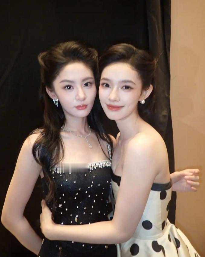 赵晴新剧剧宣人脉 赵晴剧宣人脉也太强大了吧，今天新剧在你眉梢种红豆开播，转发区完