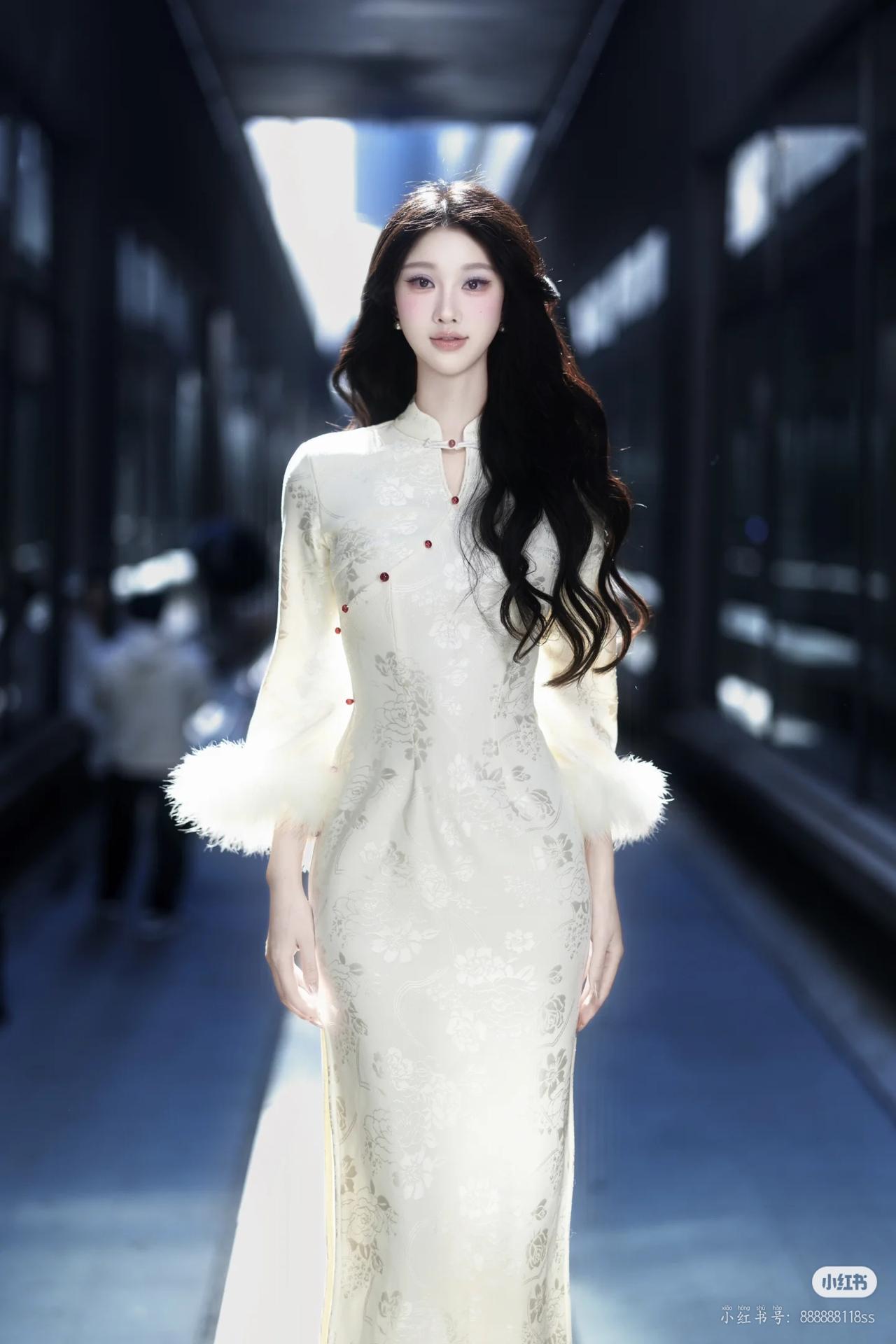 什么叫有韵味的女人美女车模穿搭写真