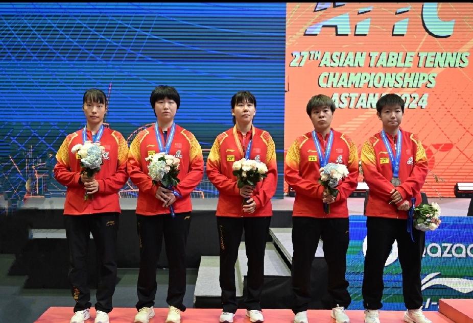 刷到这张2024阿斯塔纳亚锦赛女团颁奖照，心里五味杂陈🥺
这场决赛咱们惜败给日