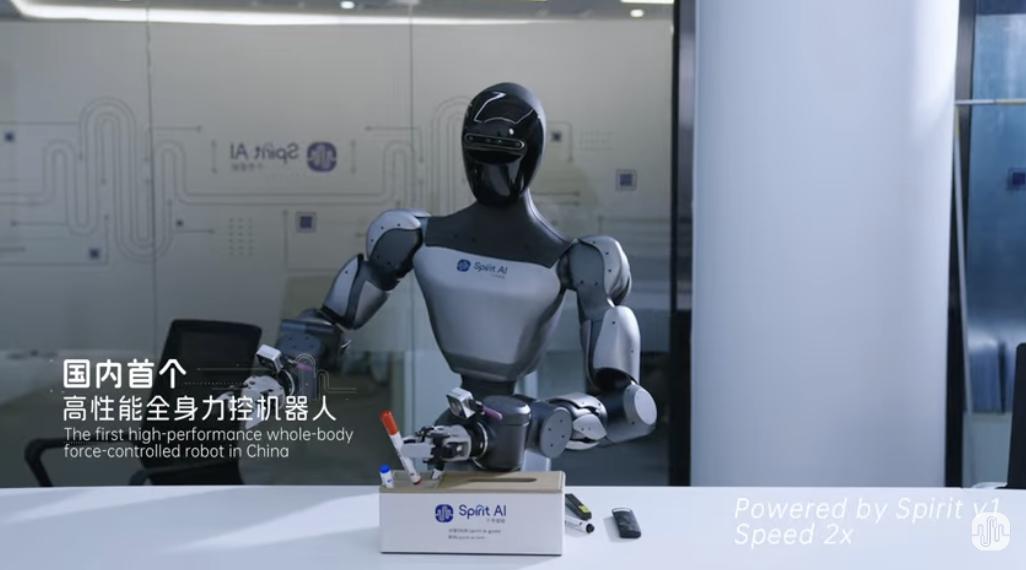 人形机器人已经开始在宁德时代的产线上生产电池了
人形机器人走红，不仅车企们争相布