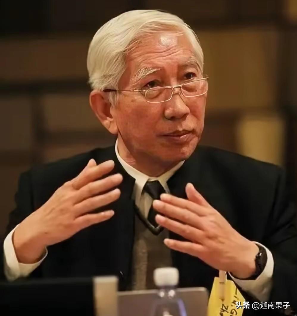 清华教授柳冠中语出惊人，他直言：
“无人机、无人驾驶、无人商店、
无人酒店、无人