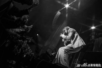 老外被蔡徐坤演唱会狠狠圈粉了蔡徐坤演唱会中场休息不到30秒 蔡徐坤演唱会现场，节