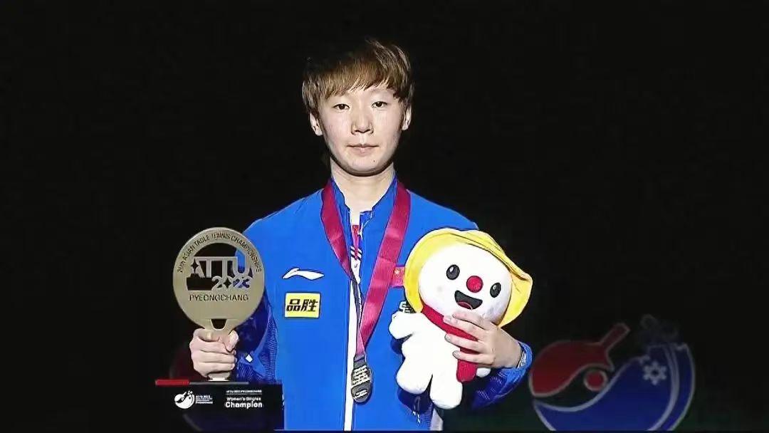 国乒将帅盛赞王曼昱！
在刚刚结束的平昌亚锦赛上，曾一度陷入低谷的王曼昱王者归来，