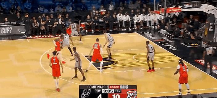 怎么防？亚历山大中投已入化境！
在今天NBA季中锦标赛半决赛雷霆对阵马刺的第一节