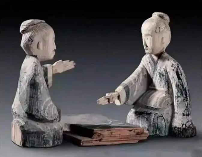 早在两千多年前，著名围棋手刘启就告诉我们了
1、围棋不一定要用黑白子来下，棋盘本