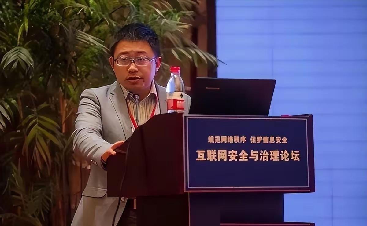 复旦大学教授沈逸说，“外头的封锁、加税、清单，都不是最要命的，真正让他睡不安稳的