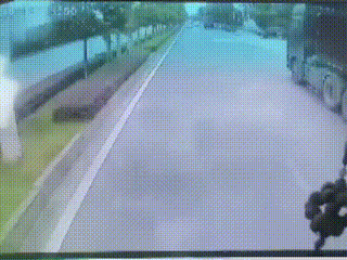 干大事而惜身，见小利而忘命：非英雄也。
交通安全警示教育视频，上面《三国演义》第