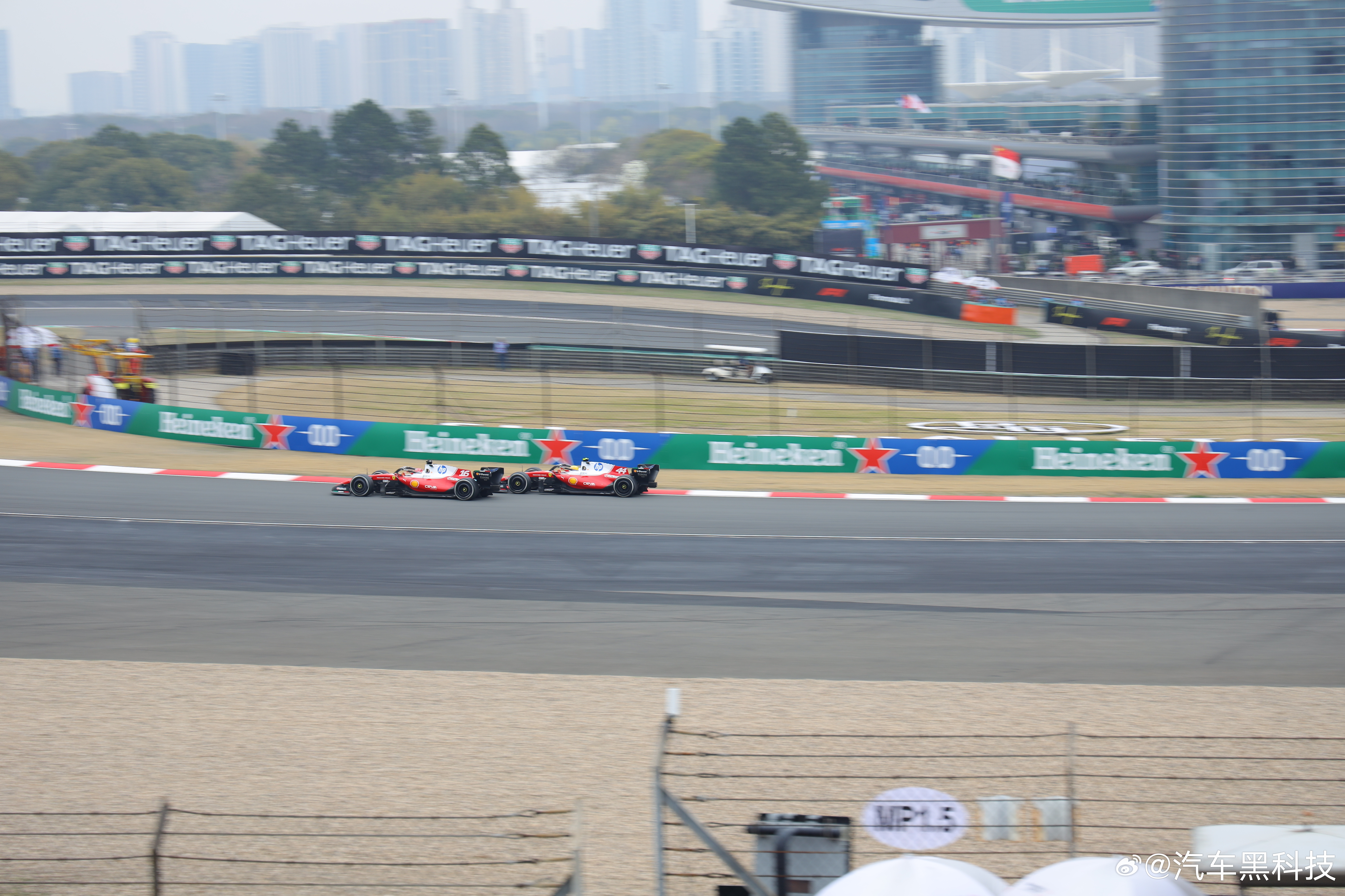 2026入坑f1刚刚好你最爱的品牌参加F1了吗 昨天F1中国站正赛，两辆法拉利缠