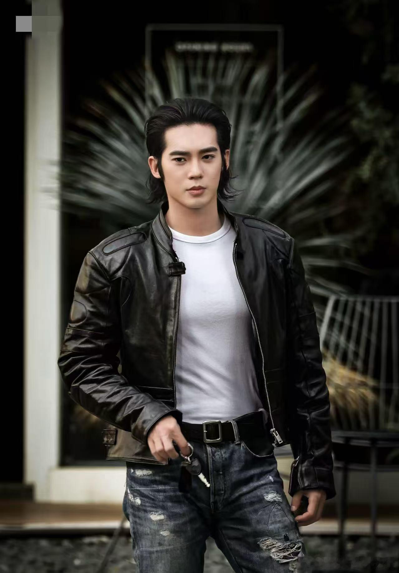 于适新剧daddy级别的 谁被于适的韩光煦迷晕了？精干黑皮衣自带气场，眼神带锋抬