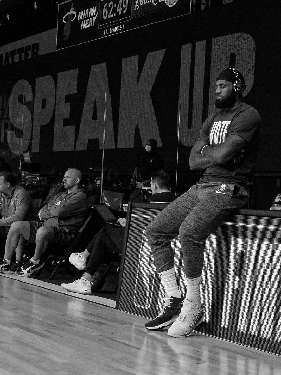 心思细腻&哲思很深的人，其实往往都被摧残致深，甚至徘徊在崩溃的边缘，他们的想法很