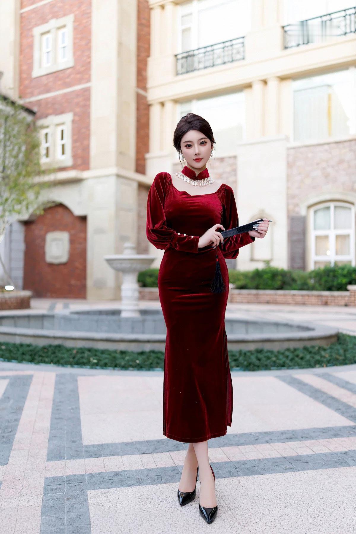 气质这块拿捏到位，红色的旗袍端庄感性什么样的美女才是最美的呢气质美女 很美的美女