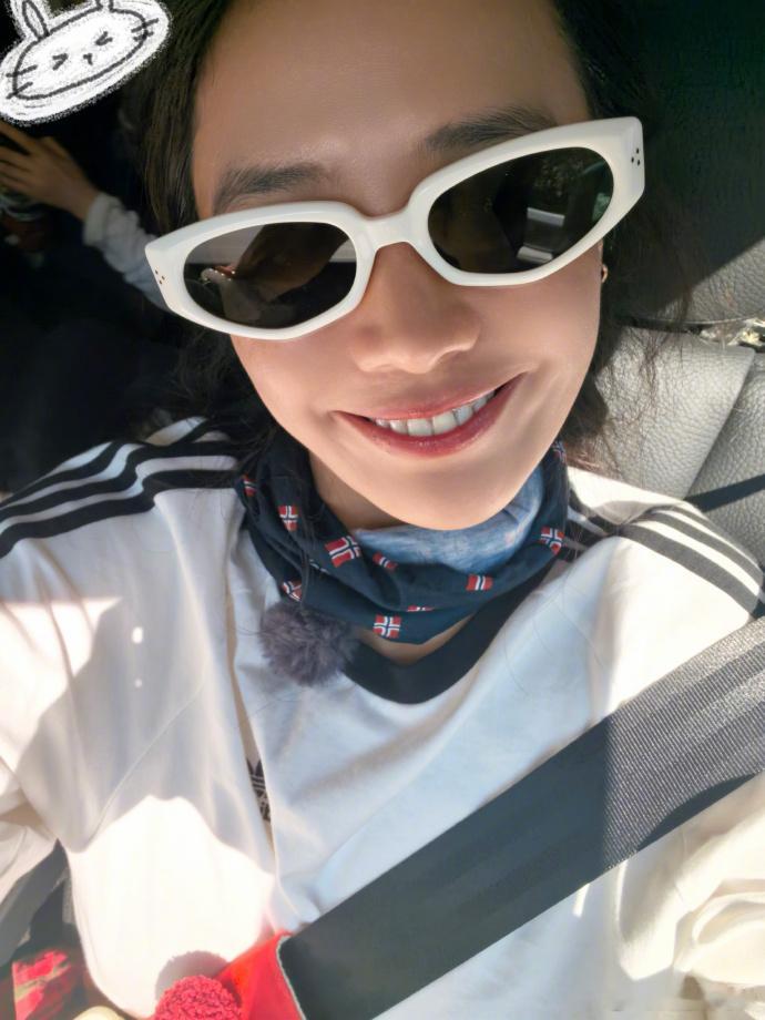 马思纯和有情人做欢喜事马思纯完成蹦极，和有情人做欢喜事这种感受真的非常幸福，每一