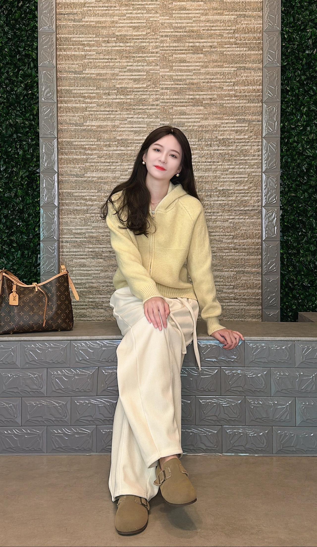 人在不同的时间，想要的东西不一样，尽所能，尽所不能.....连帽针织 冬季穿搭 