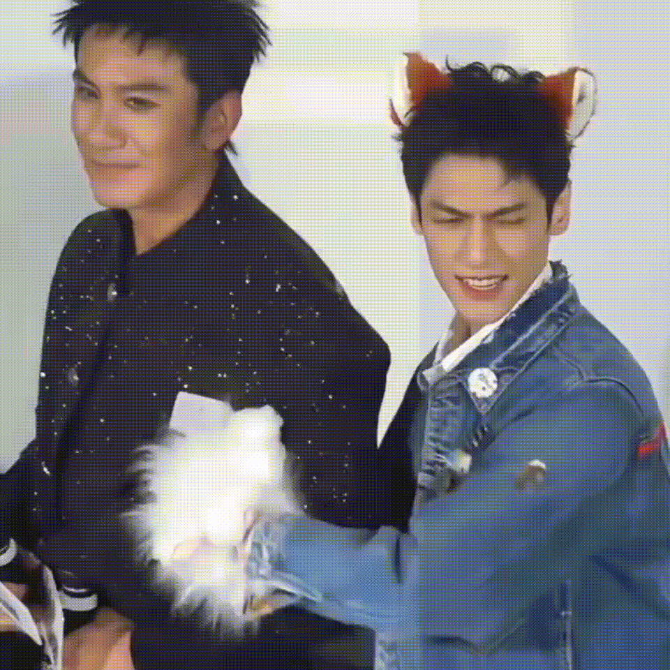 快40岁了，一般男明星到这个年纪了要尽快考虑转型了。 