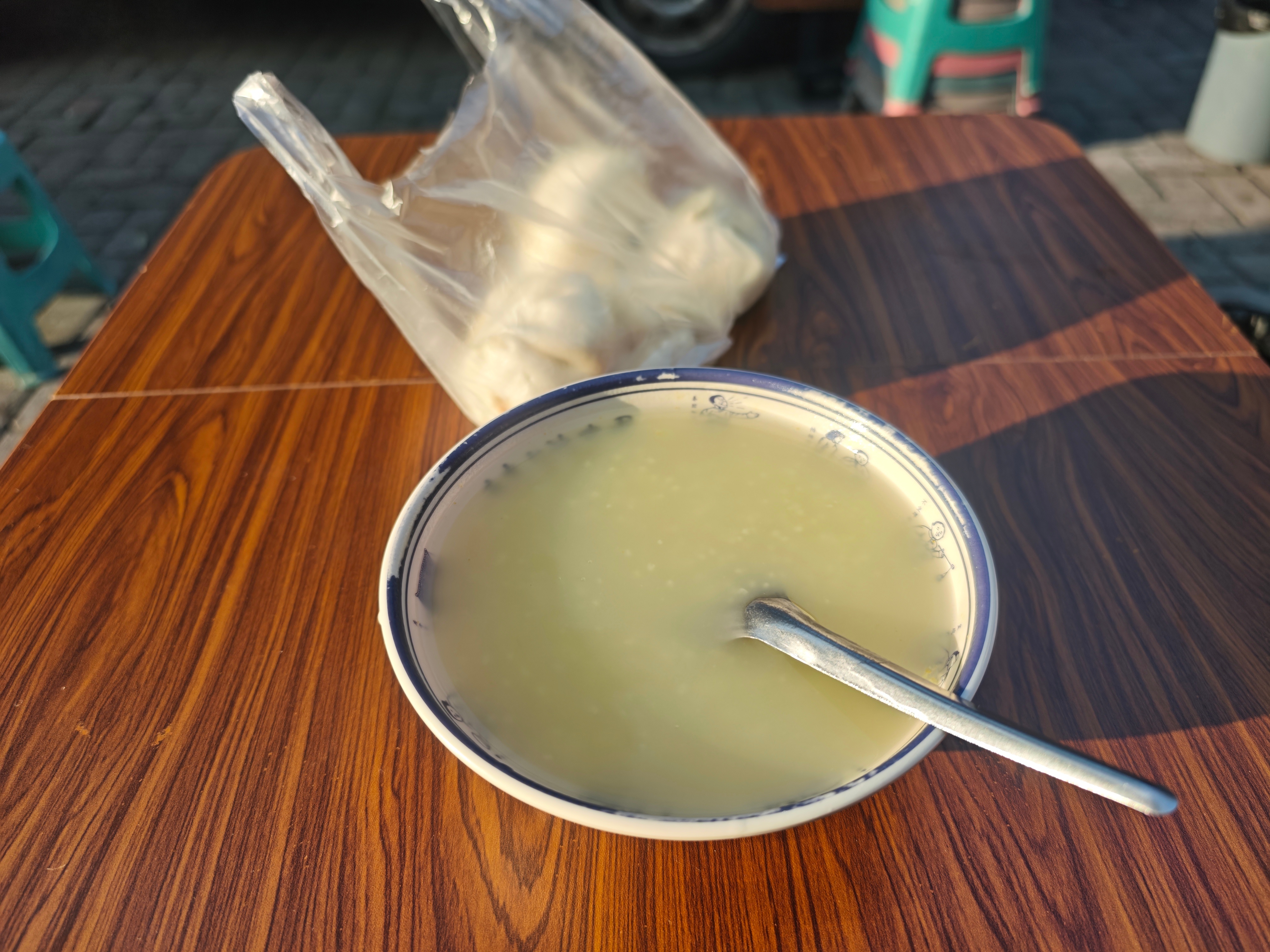 早啊兄弟们！欧哥开始吃早饭准备骑车了！每到假期都很闲，不如出门锻炼！ 