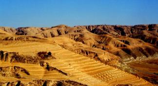 中国最珍贵的资源，不是石油，不是稀土，而是北方最常见的黄土层

麻烦看官老爷们右