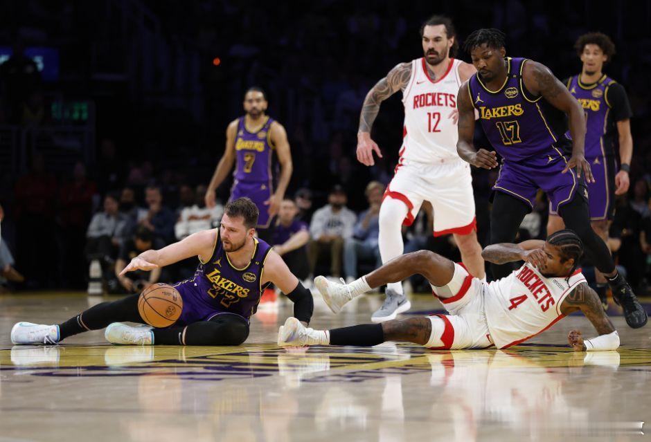 火箭vs湖人49万热度引爆全网！火箭vs湖人这场对决让NBA季后赛彻底炸了！一边