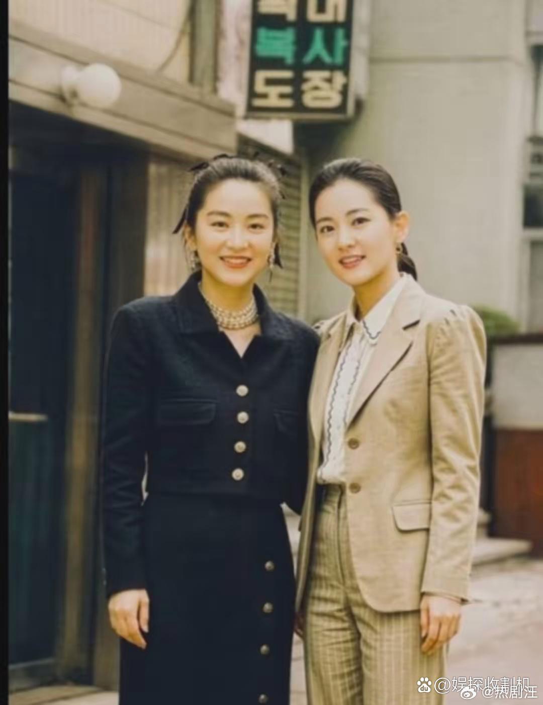 这个跟林青霞合影，在颜值上还把她比下去的女人是谁？ ​​​
