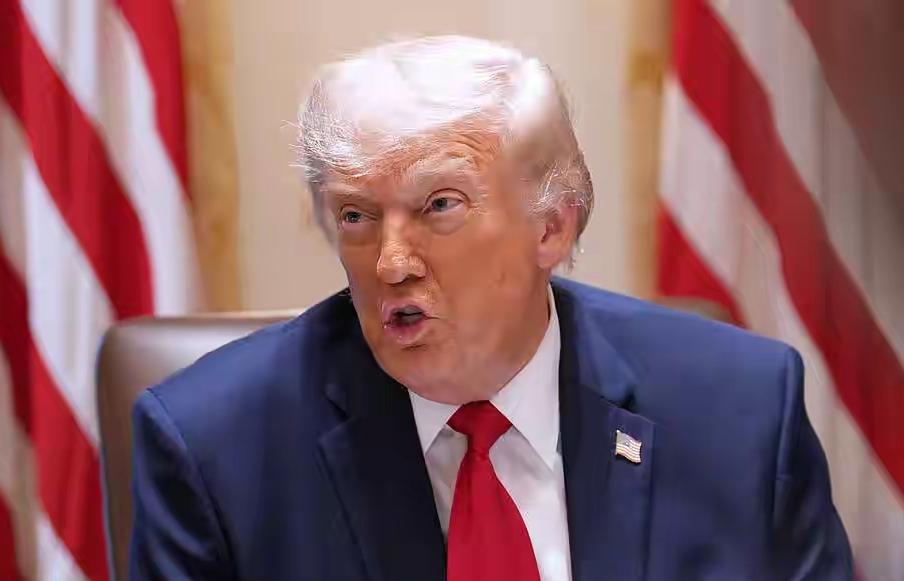 美国总统特朗普当地时间5月27日在白宫举行的内阁会议上说，“摆在我们面前的只有两