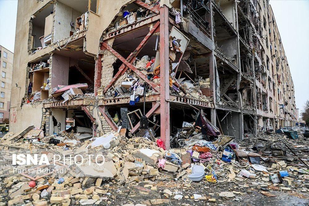 昨天美国和以色列轰炸伊朗中部阿拉克市居民区后的景象