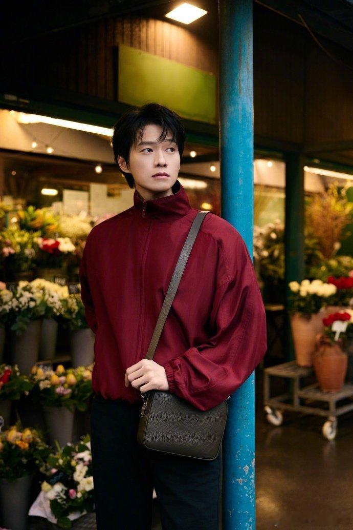 魏大勋的暗生情愫像扒拉筷子 高叶和魏大勋饭桌脚戏被剪得超有故事韵味！镜头里心动信