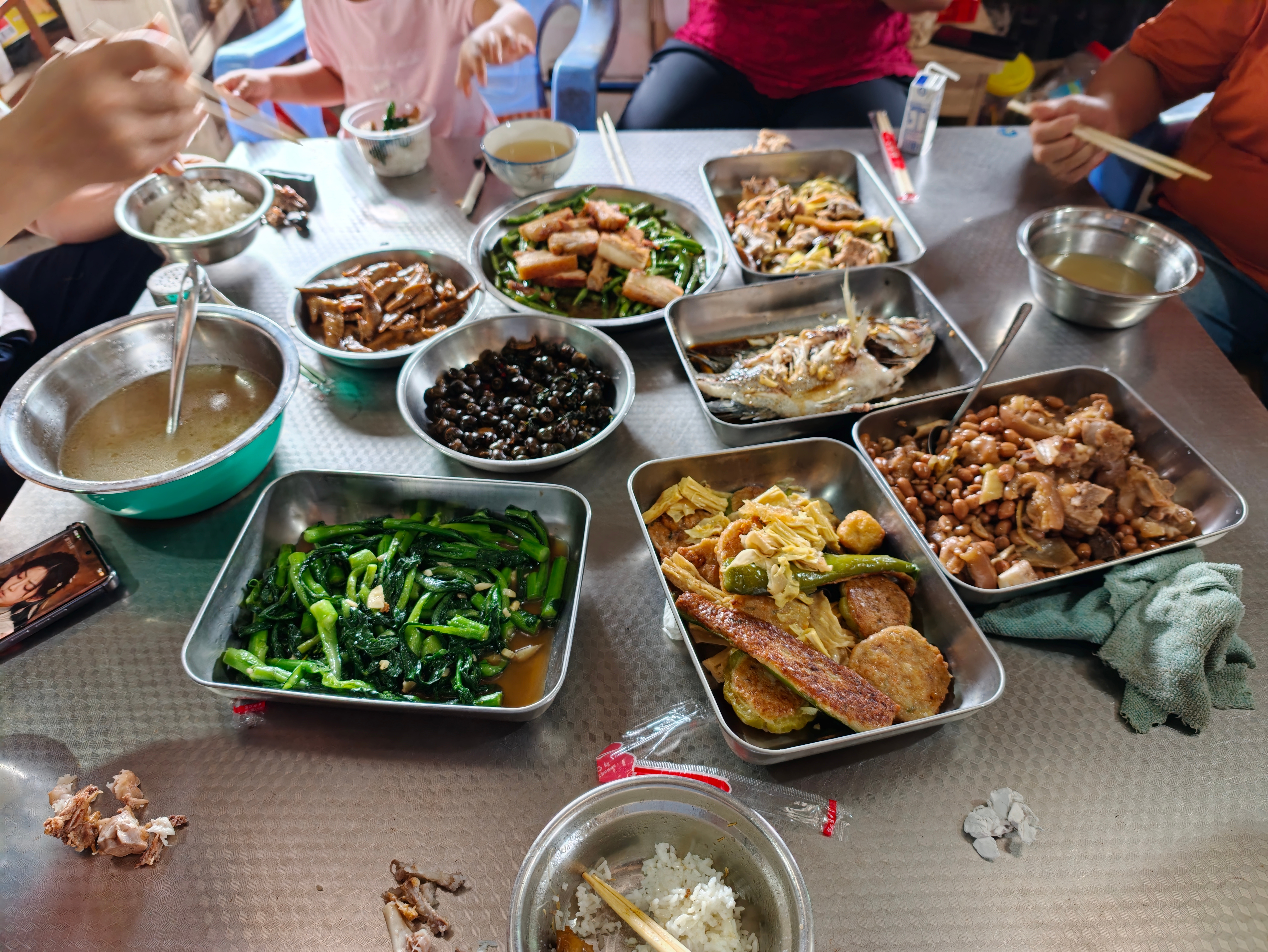 莫笑农家腊酒浑，丰年留客足鸡豚，地道农家乐，八菜一汤，这顿很巴适[流鼻血] ​​