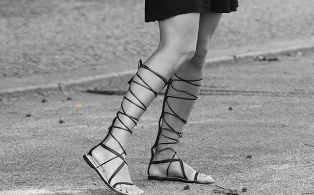 七十年代流行的罗马凉鞋。 ​​​