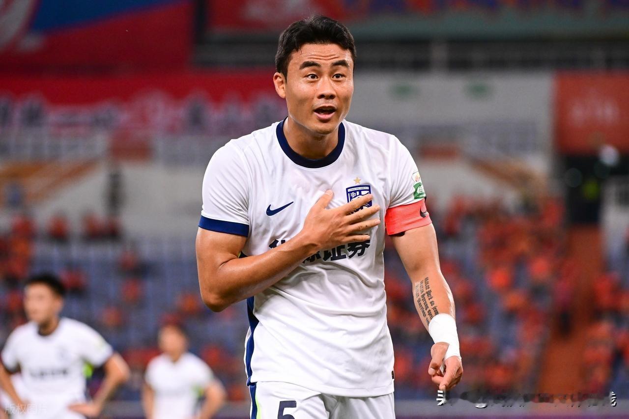 武汉三镇朴志洙中国顶级联赛出场100场，成为第575位达成此项成就的球员[比心]