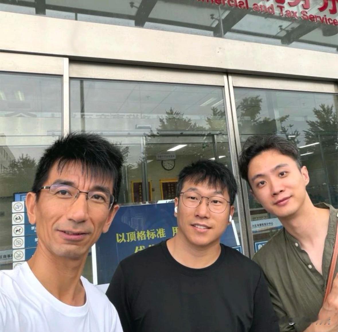 网传林林选了美丽明天，
是因为那边给了股权。
这事儿没官宣，所以咱也不乱说。

