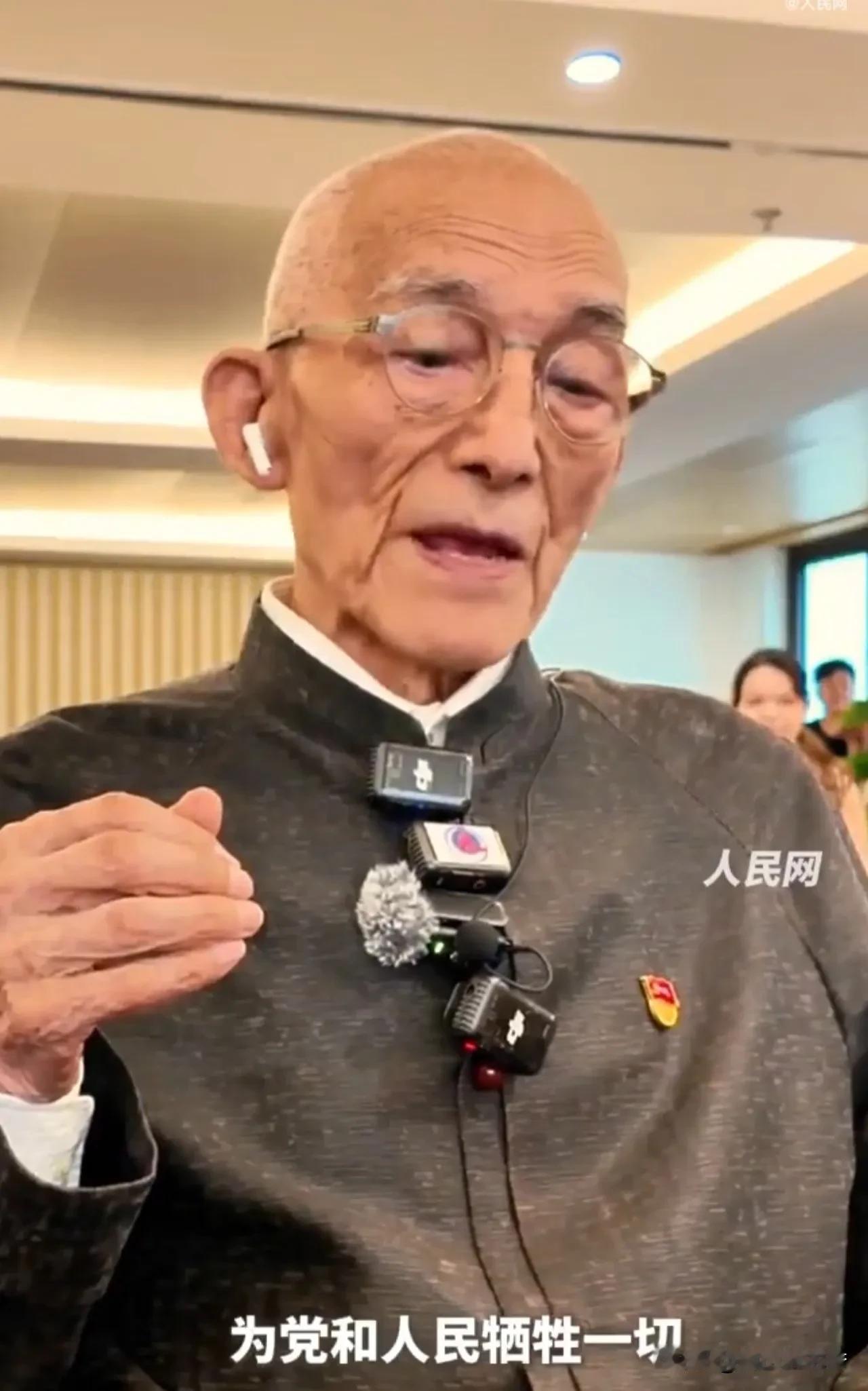 93岁的“济公”离世了，游本昌爷爷给大家带来了很多优秀的影视剧作品。尤其是90岁