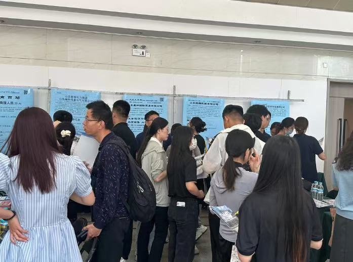 应届生说大疆是梦中情厂新一轮校招面向27届毕业生开放，技术类岗位需求旺盛。优厚薪
