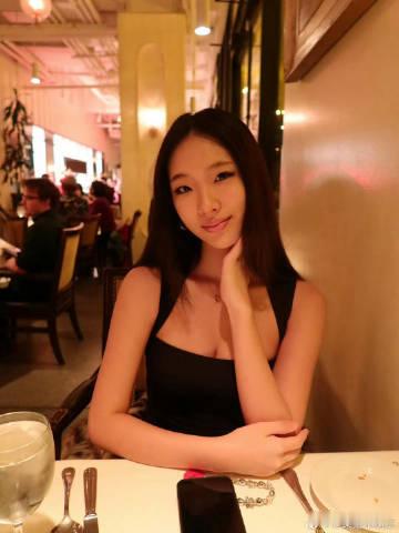 小S大女儿20岁了家人们！不知不觉间，小 S 的大女儿许曦文都已经 20 岁啦！